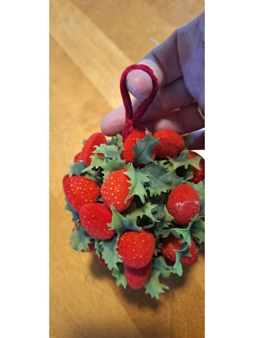 3 VTG Strawberry Plastic Cluster Hanging Balls Looks Like Mistletoes 3.5